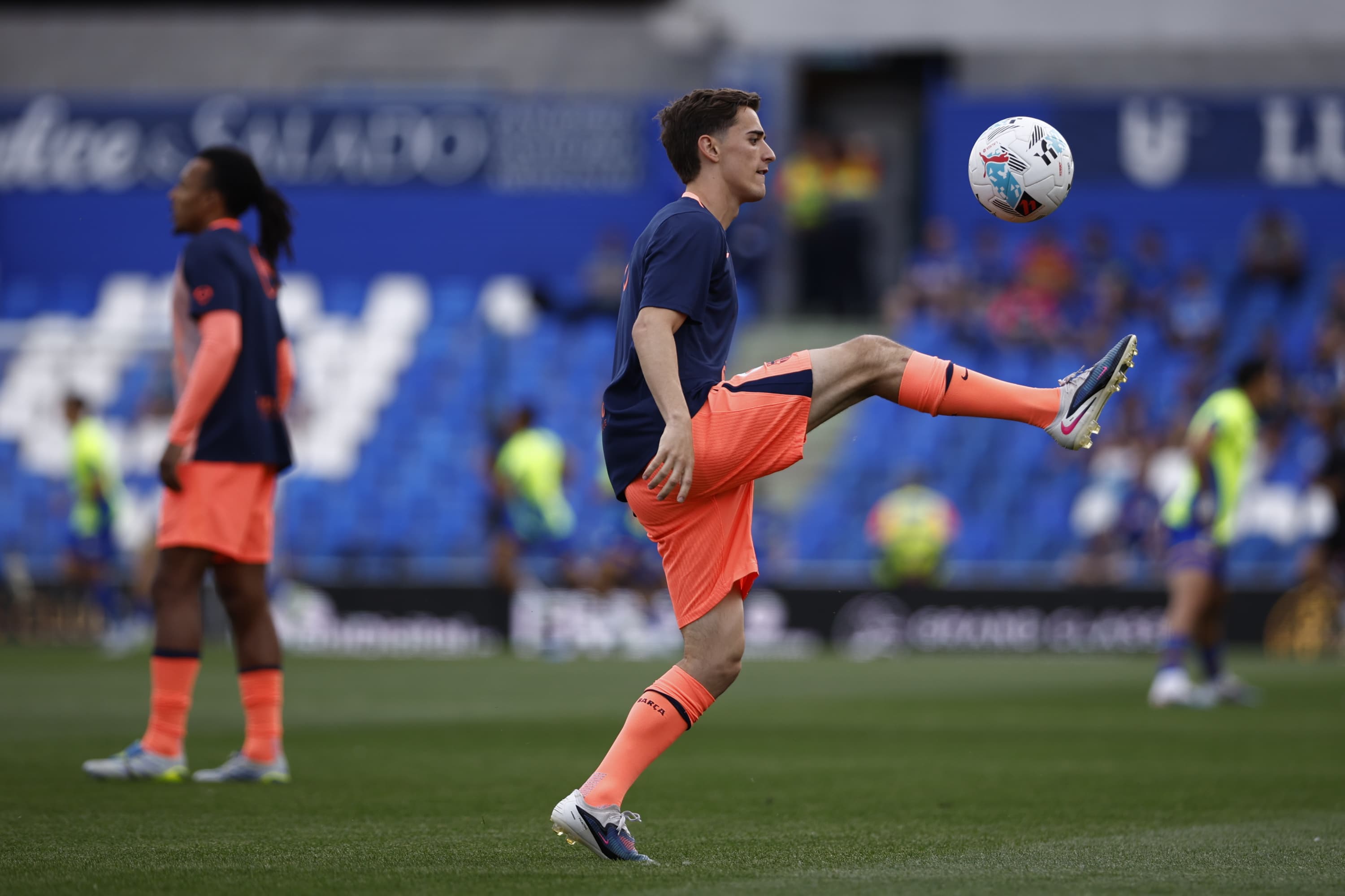 Gavi, en el calentamiento del partido ante el Getafe.