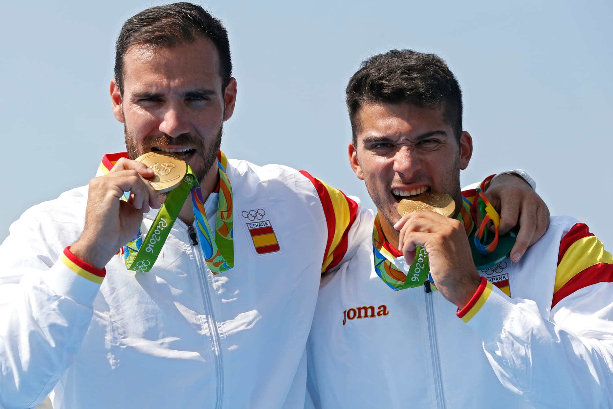 Saúl Craviotto y Cristian Toro en el podio de los Juegos Olímpicos de Río 2016.