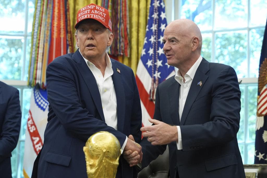 Trump e Infantino, en un encuentro en el Despacho Oval.