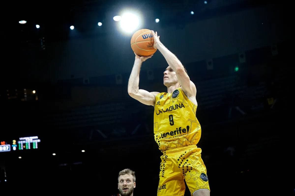 Marcelinho Huertas fue el mejor de los suyos con 21 puntos.