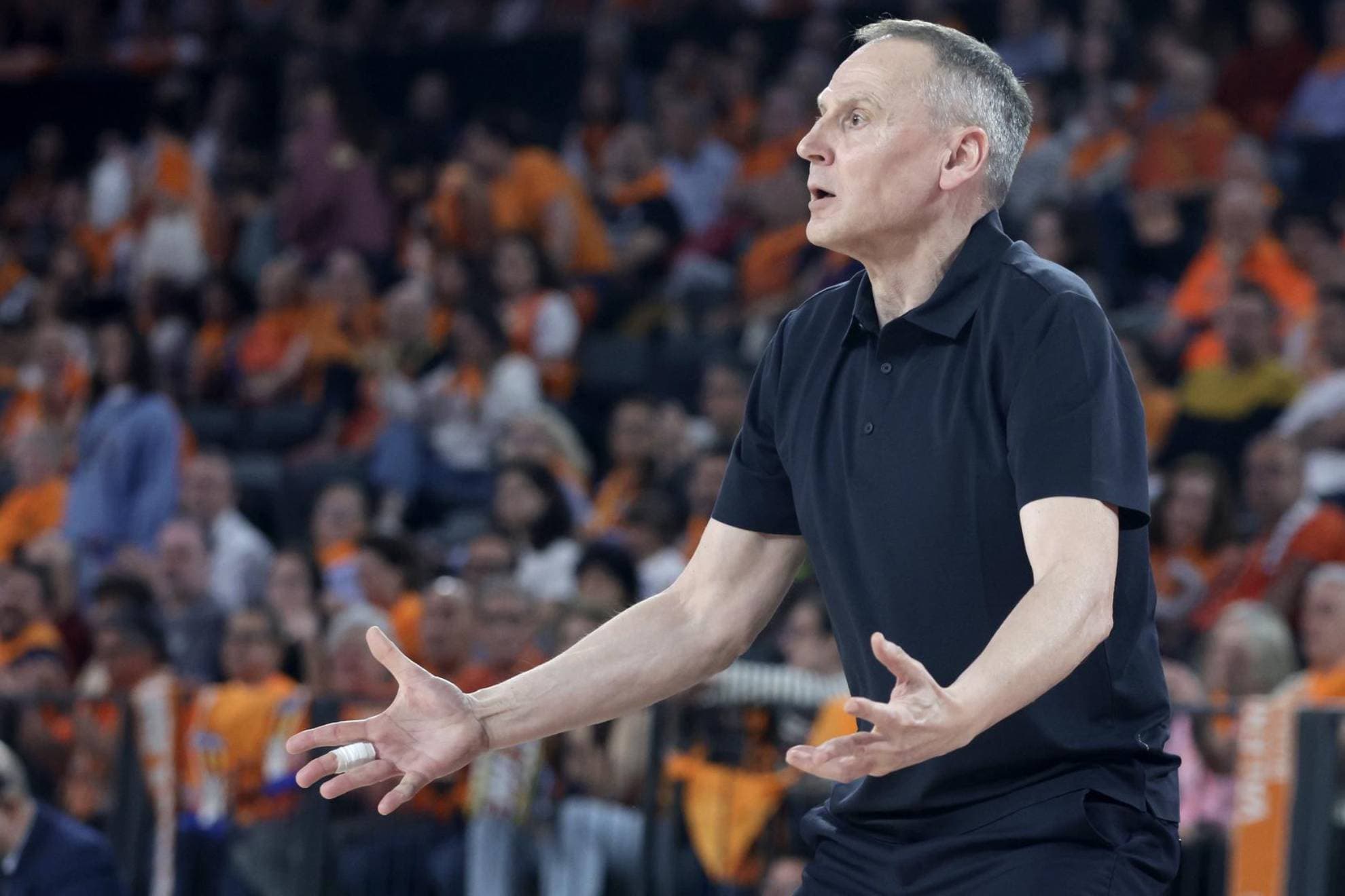 Roberto Íñiguez, durante el partido ante el Valencia Basket.