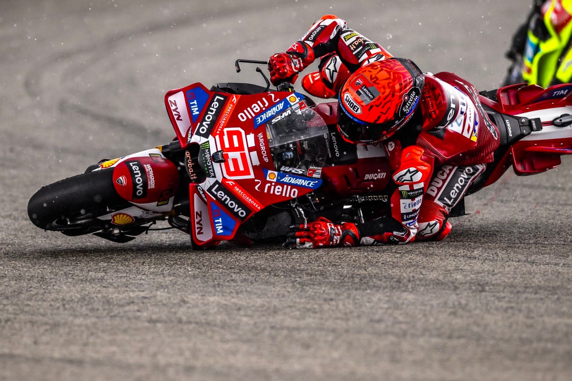 Marc Márquez se cae en el Sprint de Jerez antes de ir a 'pits'.