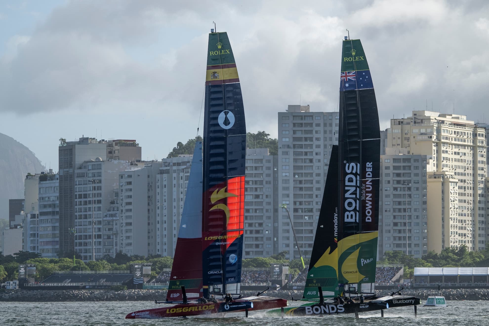 Los Gallos, mano a mano con los Bonds Flying Roos durante el último G. P. de Río