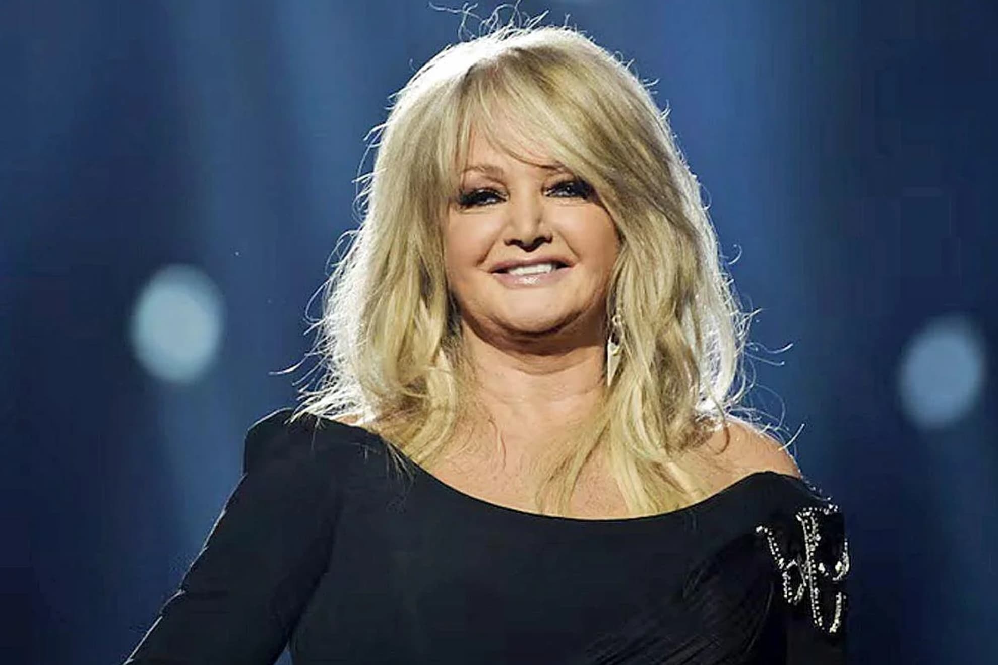 Bonnie Tyler se encuentra en coma inducido tras someterse a una cirugía intestinal de urgencia