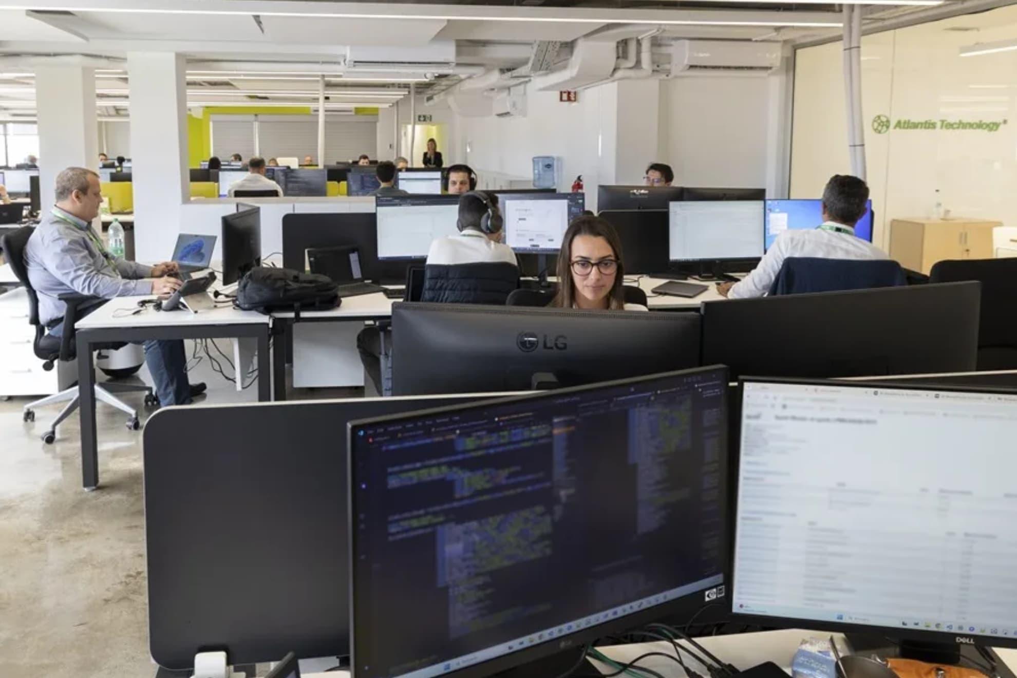 La empresa está obligada a informar a los empleados con contratos temporales de la existencia de vacantes