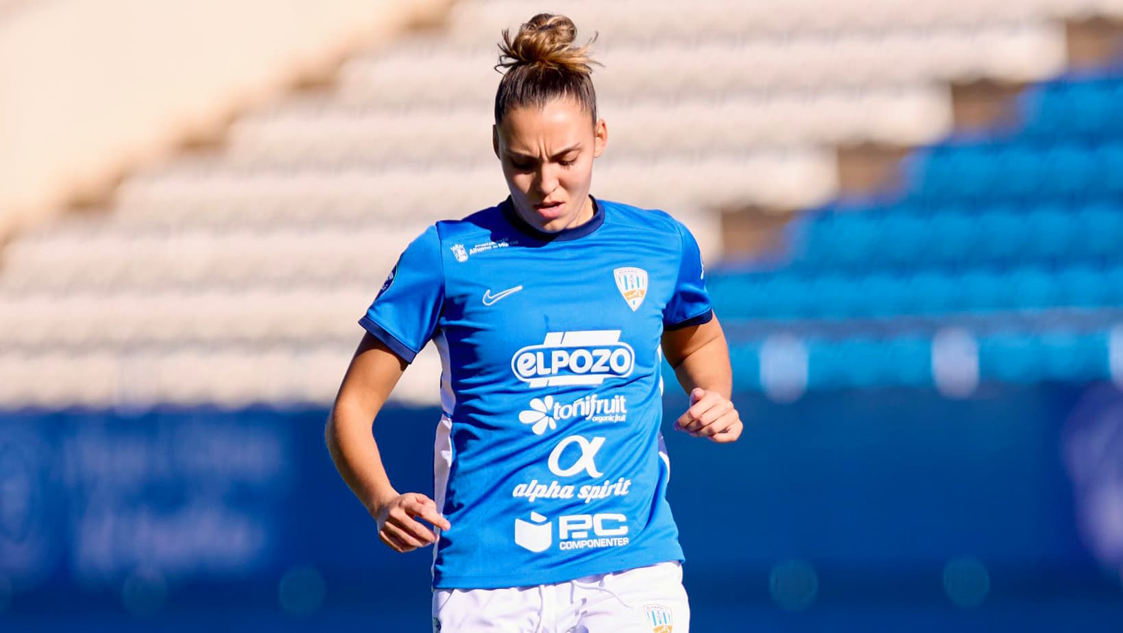Yaiza Ralea 'Yiyi', durante un partido de la Liga F Moeve.