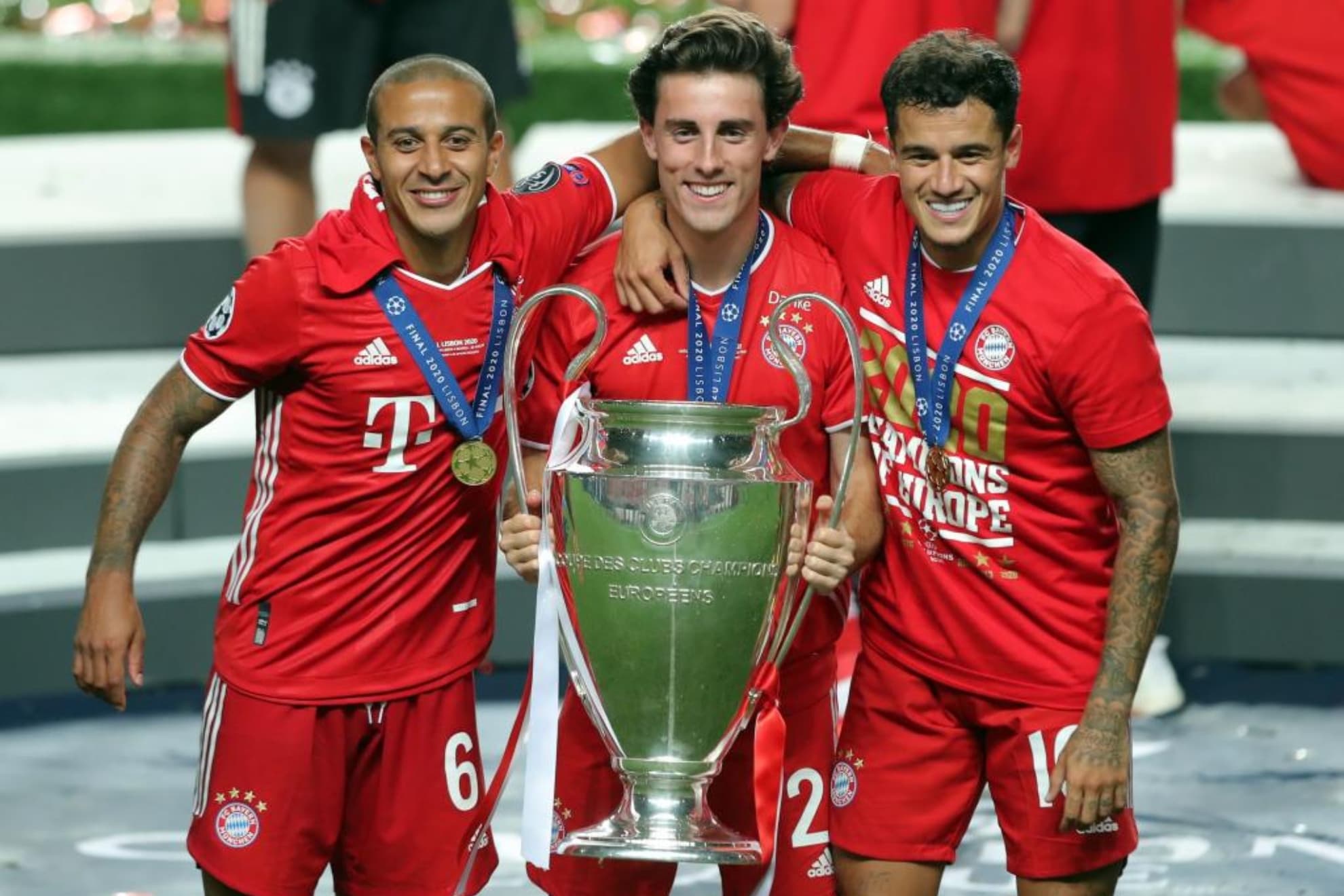 Thiago Alcantara, junto a Álvaro Odriozola y Coutinho en la Champions ganada en 2020.