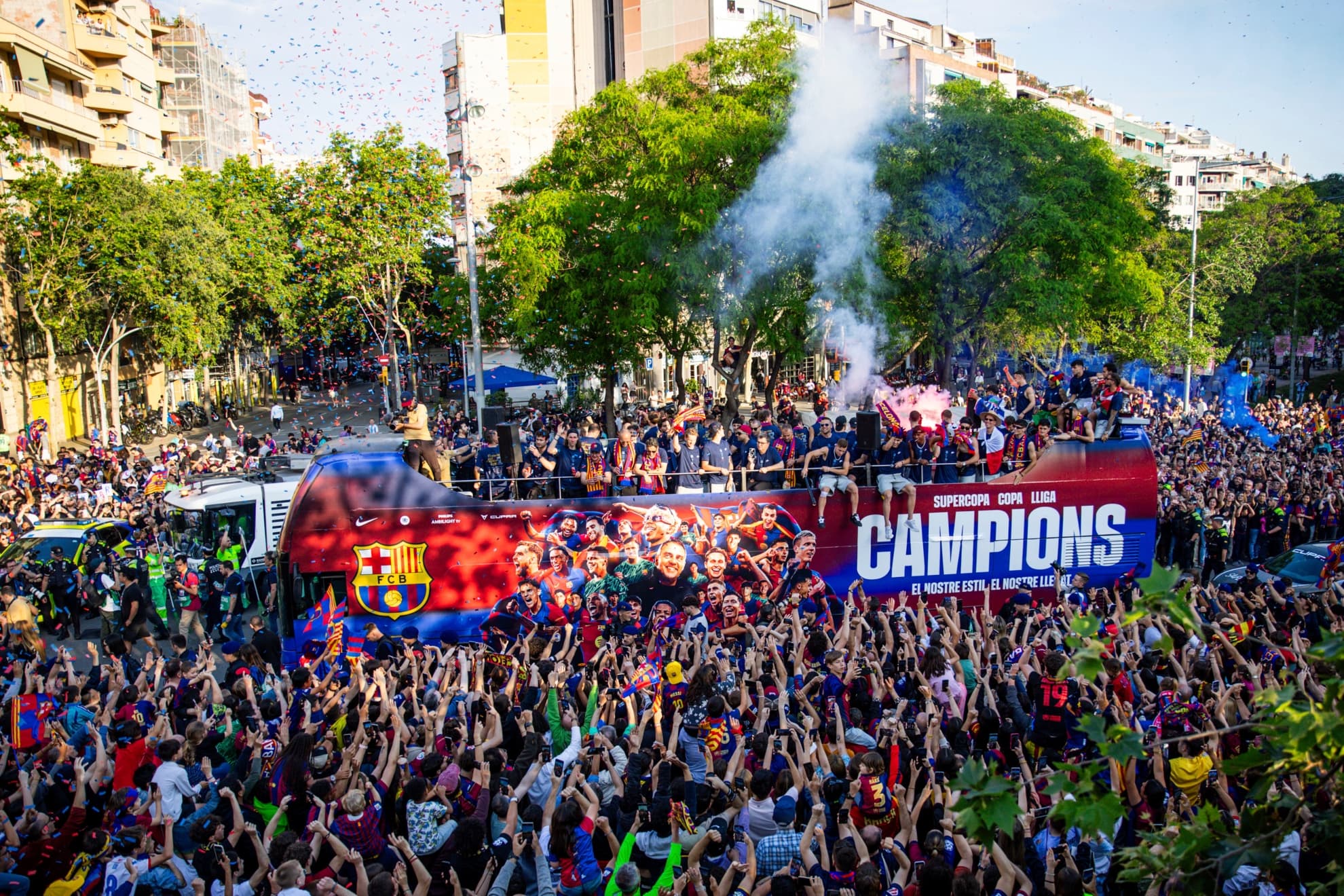 El autobús del Barcelona en la rúa del pasado año.