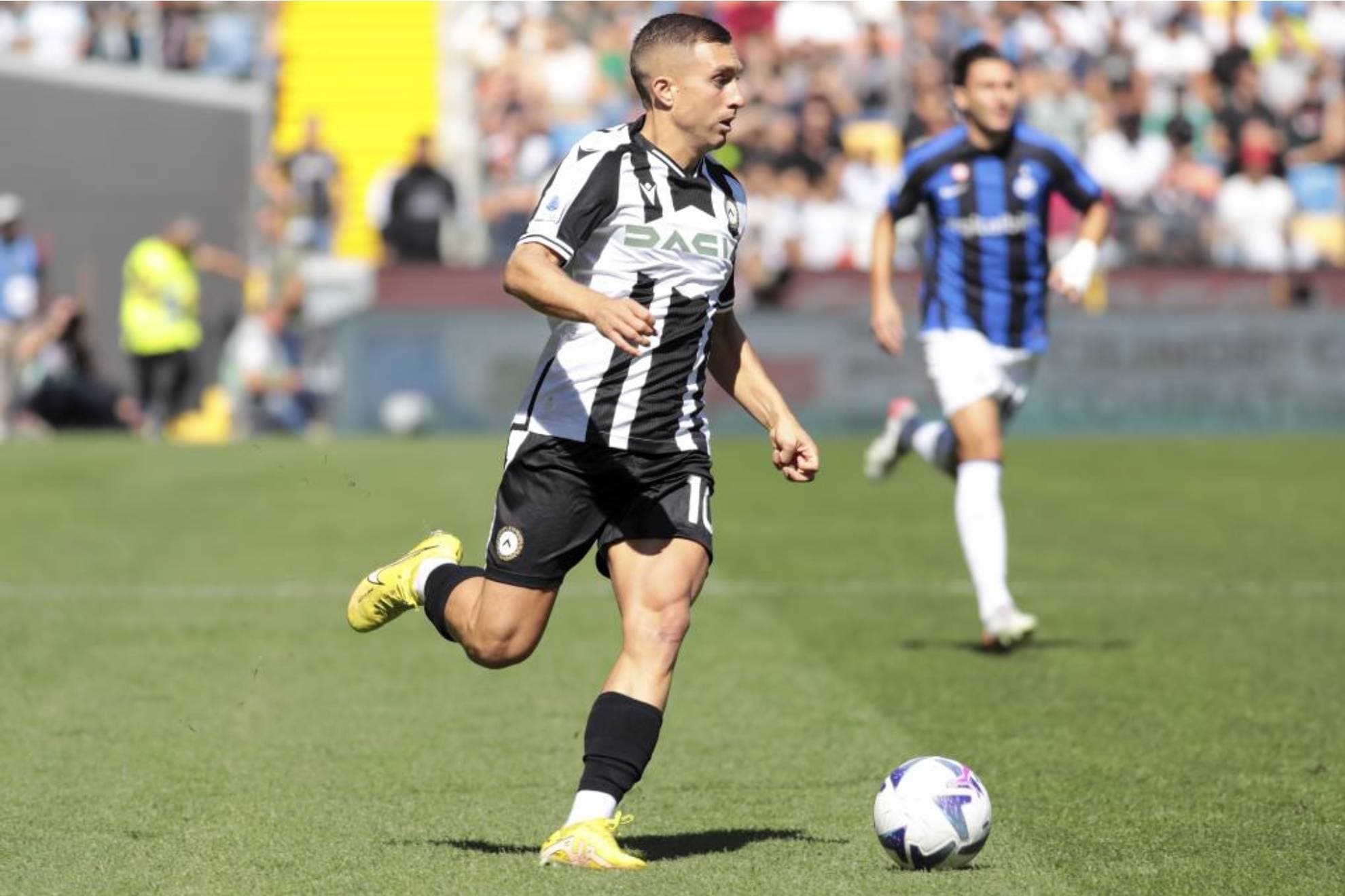 Deulofeu, durante un partido con Udinese
