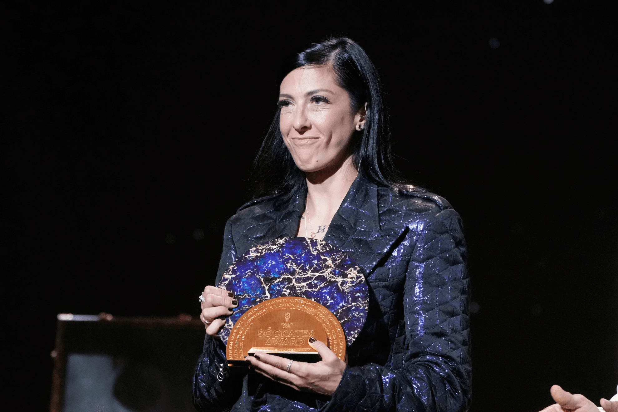 Jenni Hermoso con el Premio Sócrates