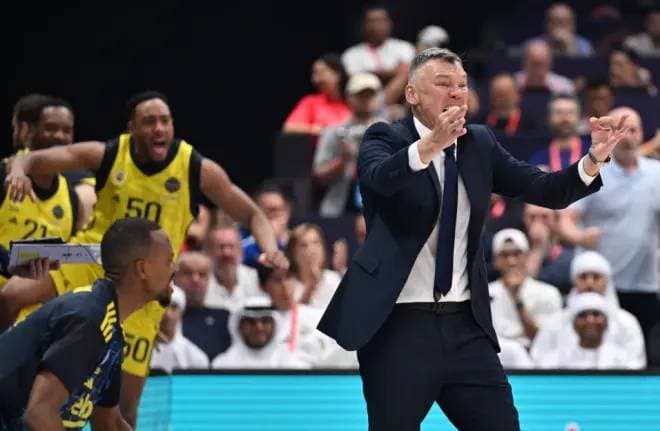Sarunas Jasikevicius celebra tras ganar la Euroliga con el Fenerbahçe el curso pasado.