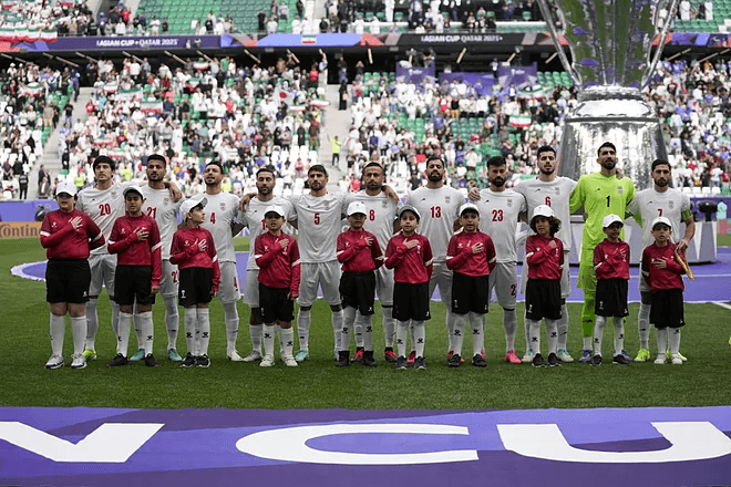 Una formación de la Selección de Irán en un partido de eliminatorias.