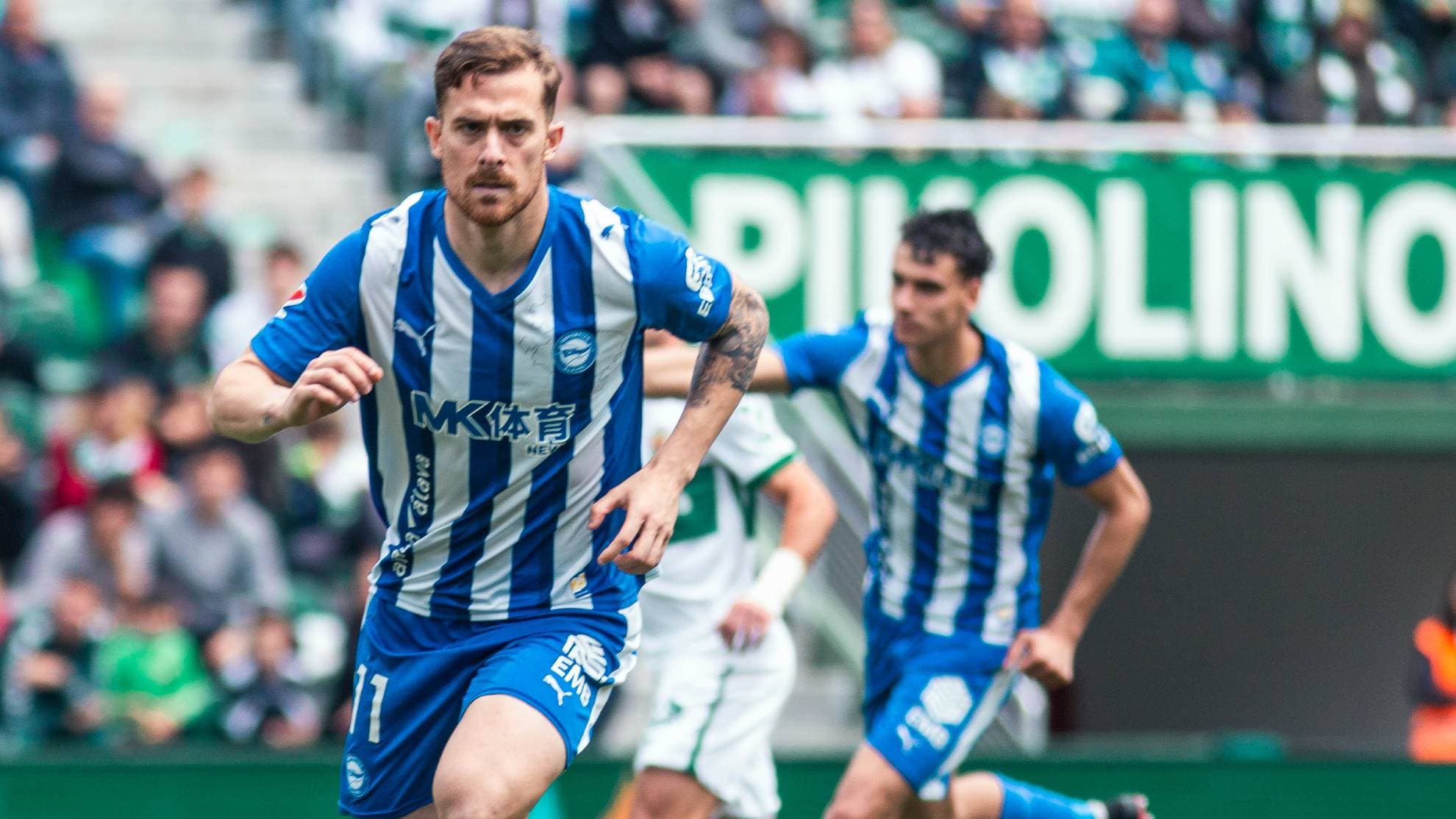 Toni Martínez celebrando el gol del Alavés.