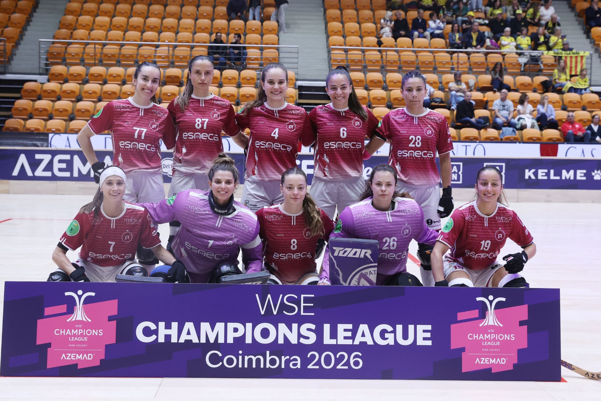 Las jugadores del Esneca Fraga posan antes de la final.
