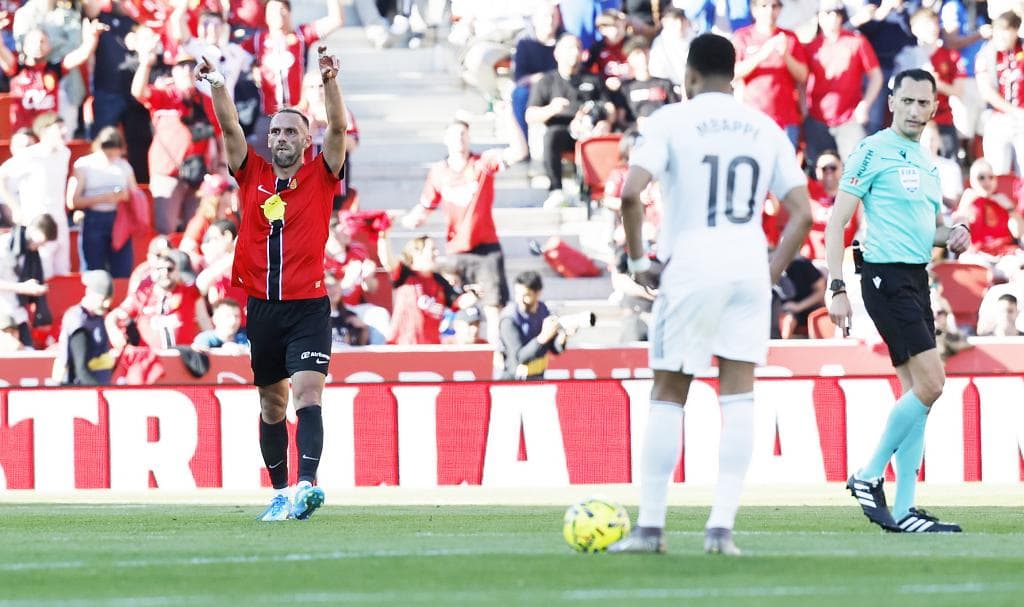 Muriqi y Mbappé, en el partido de Liga en Mallorca