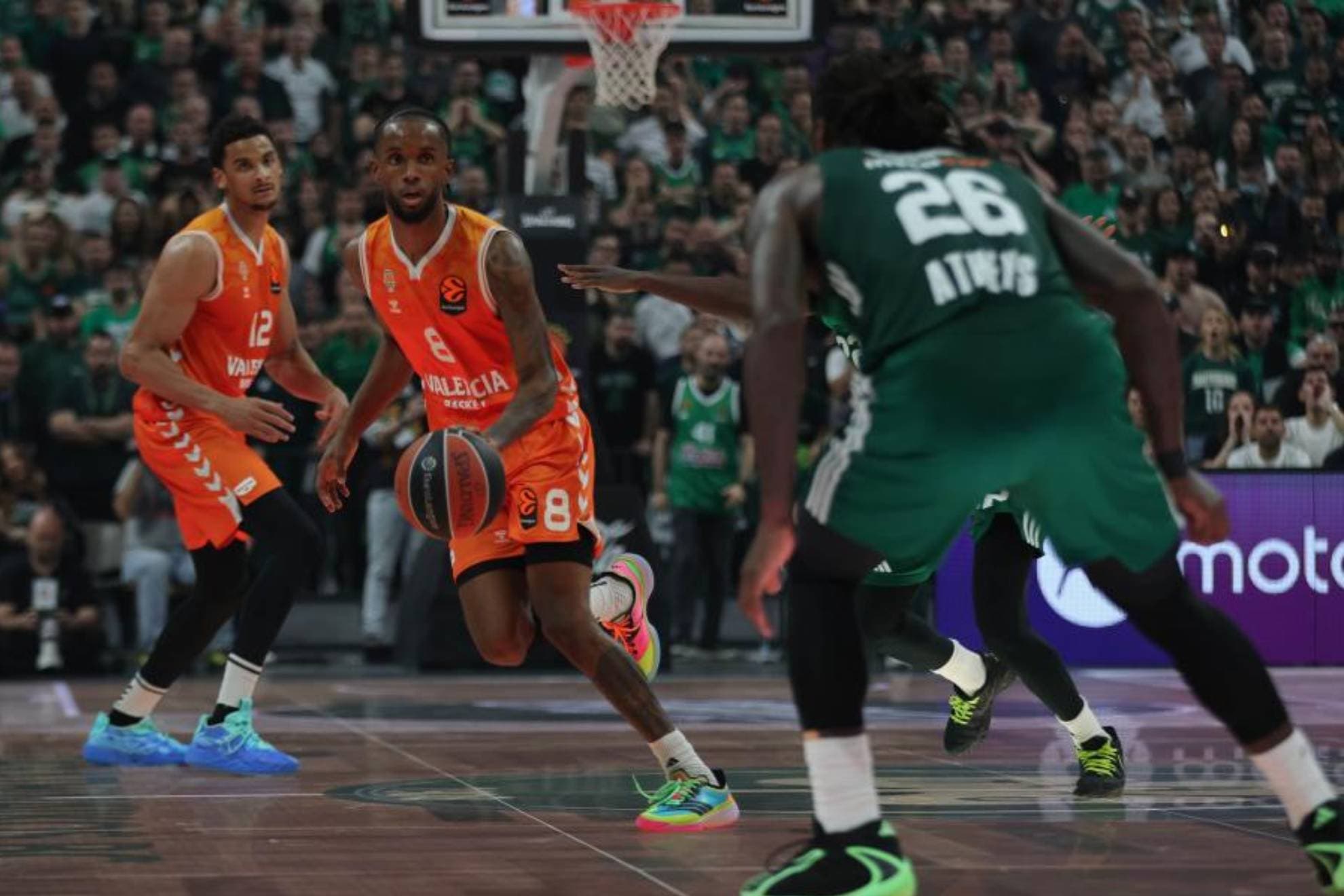 Jean Montero, durante uno de los encuentros del Valencia Basket en el OAKA.