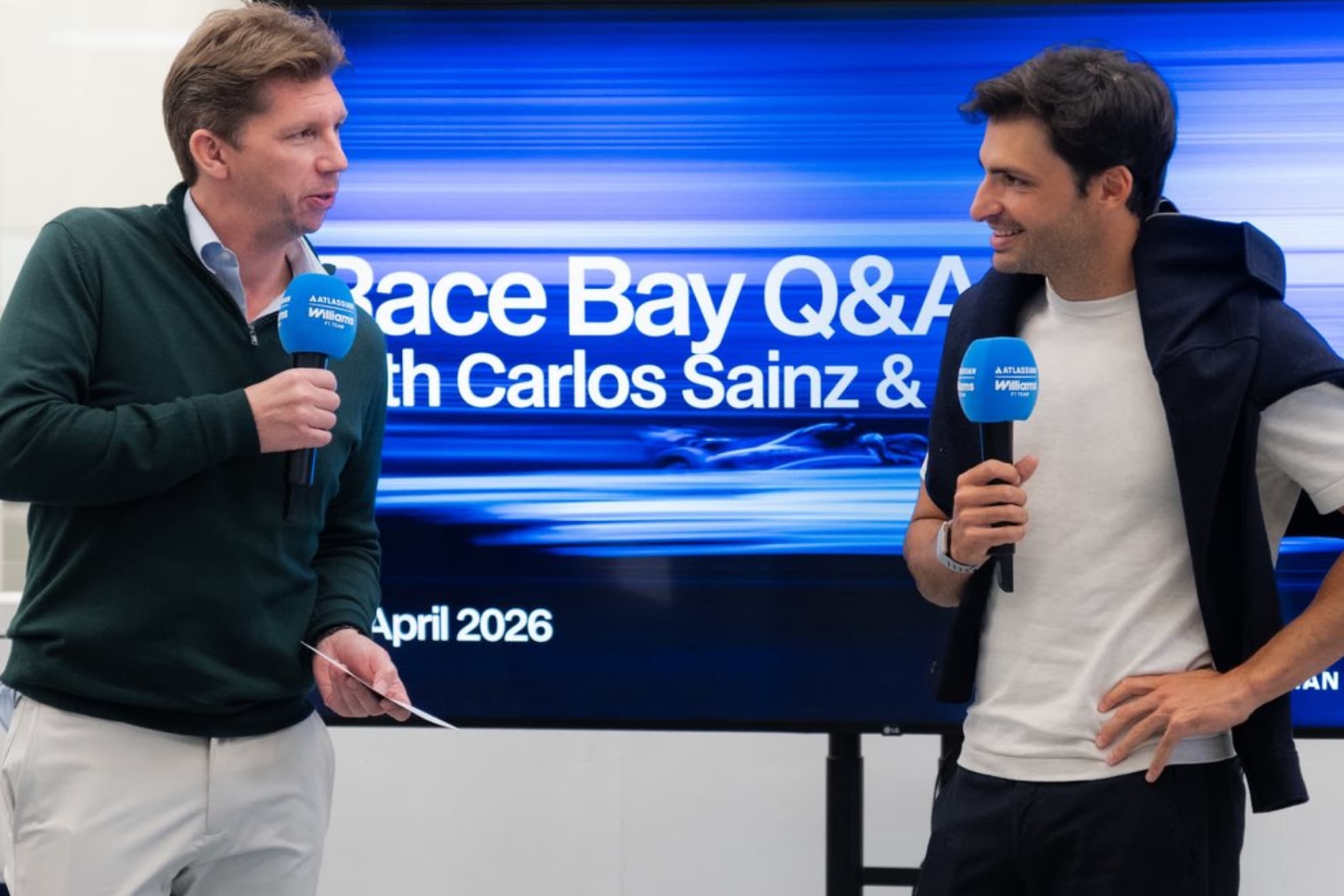 James Vowles y Carlos Sainz.