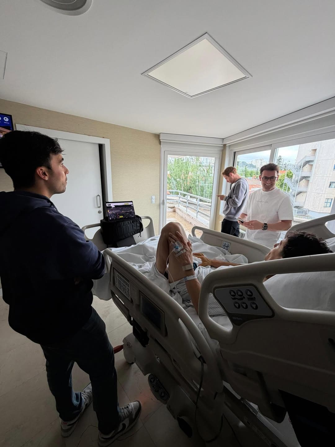 Marc Márquez, en la cama.