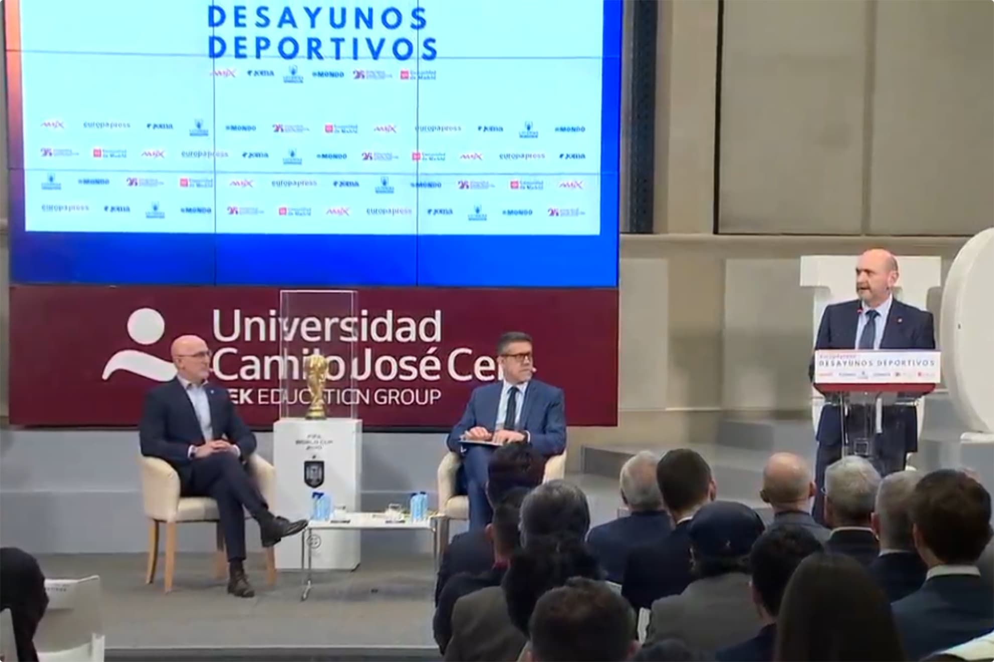 Luis de la Fuente y Rafael Louzán, en los desayunos deportivos.
