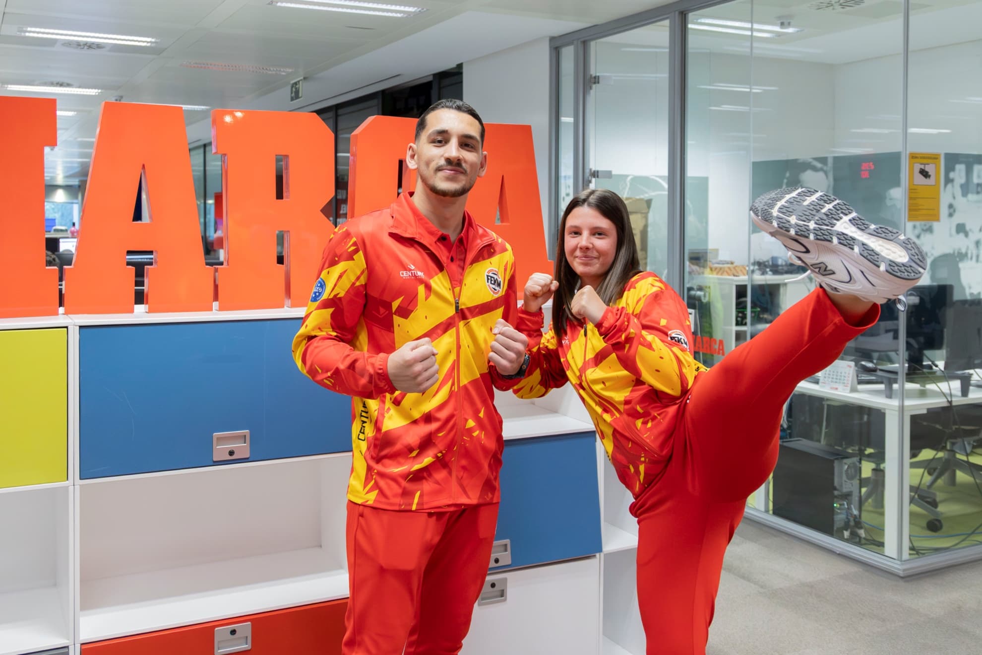 Jordi Requejo y Ángela Talero, durante la visita a MARCA