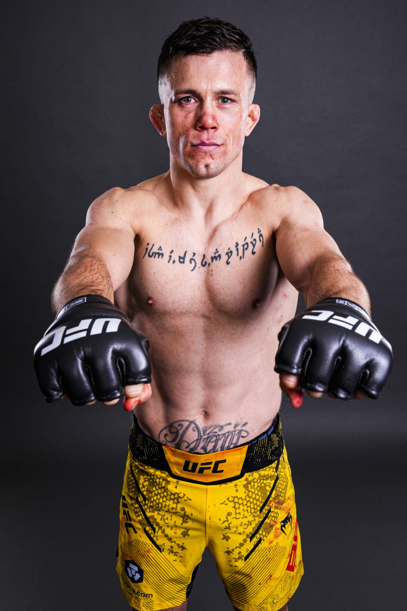 Dani Bárez posa para la UFC tras su victoria sobre Altamirano.