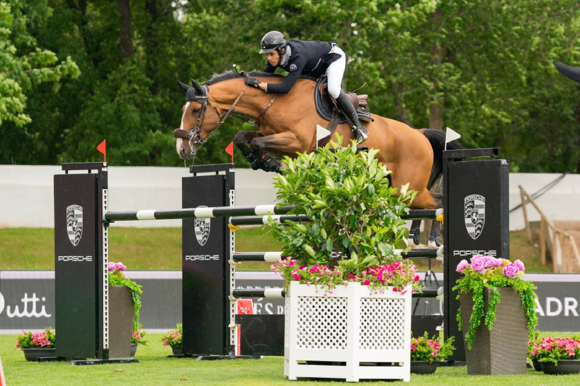 Eduardo Álvarez Aznar saltando en el Longines Global Champions Tour 2023