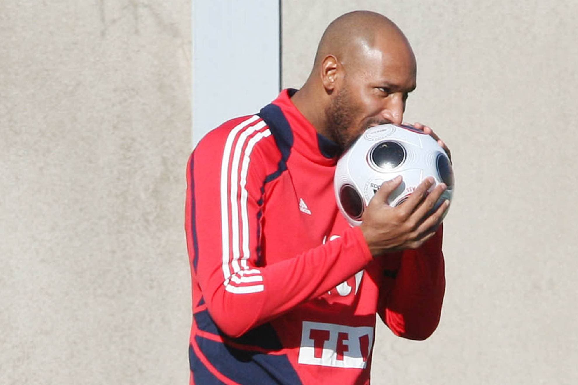 Desvelan el diario de Raymond Doménech en  el "suicidio consumado" de Francia en el escándalo de Knysna: "Anelka es un cretino, Gourcuff idiota..."