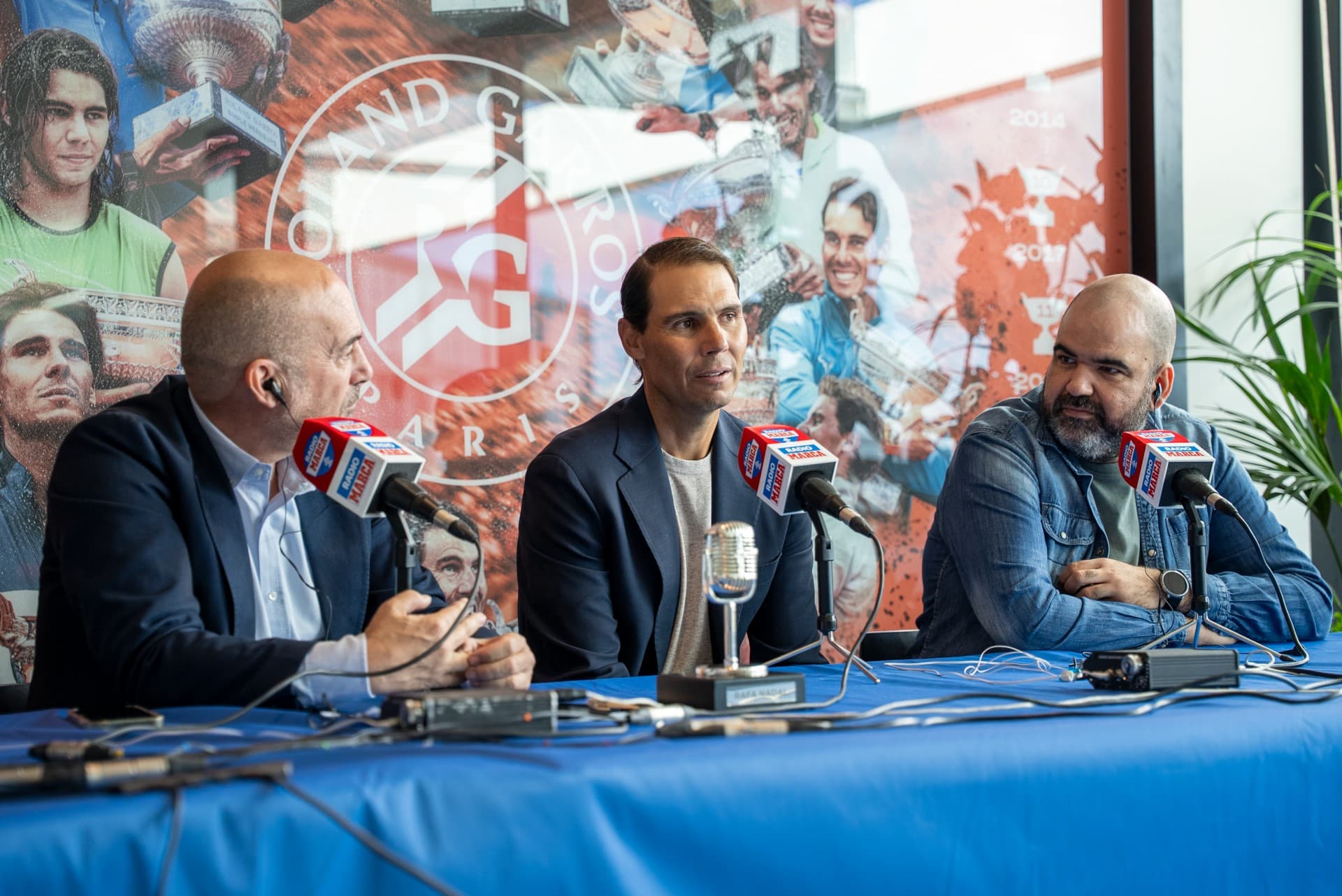 Rafa Nadal, con Raúl Varela y José Luis A. Escarabajano.