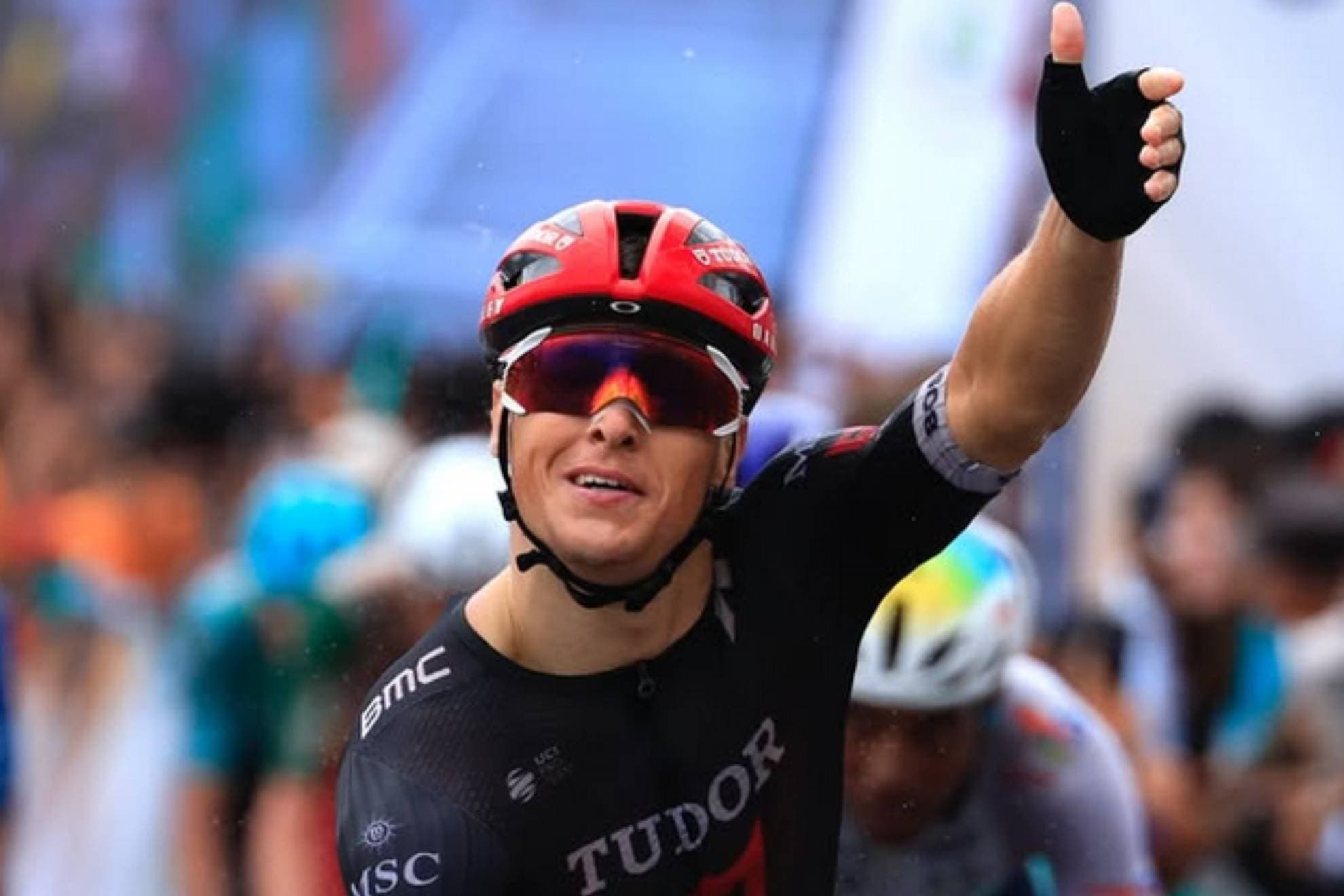 Unos pandilleros dejaron KO a golpes al ciclista Arvid de Kleijn: "Me insultaron con la enfermedad que mató a mi padre"