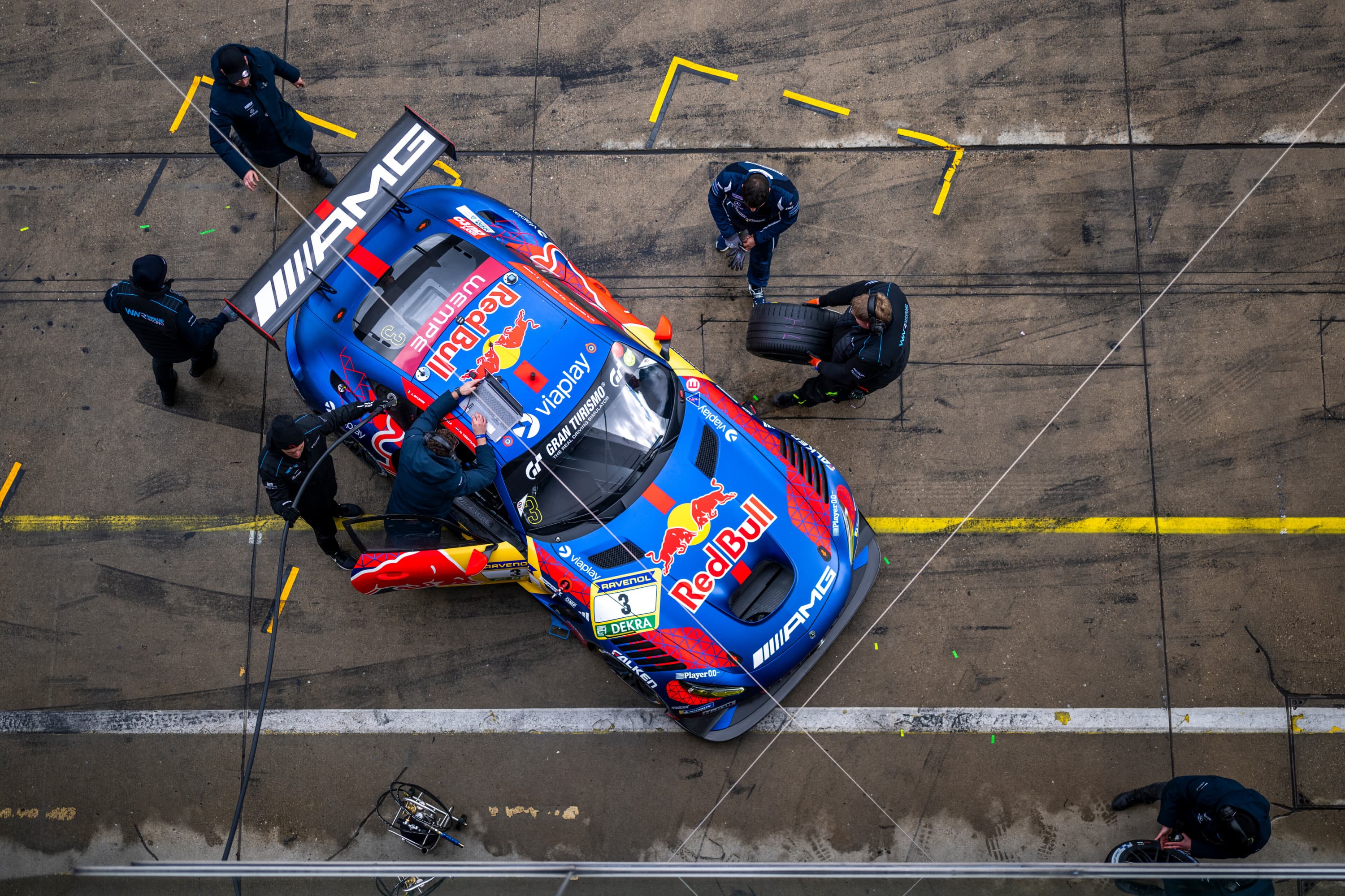 Verstappen, en su coche.