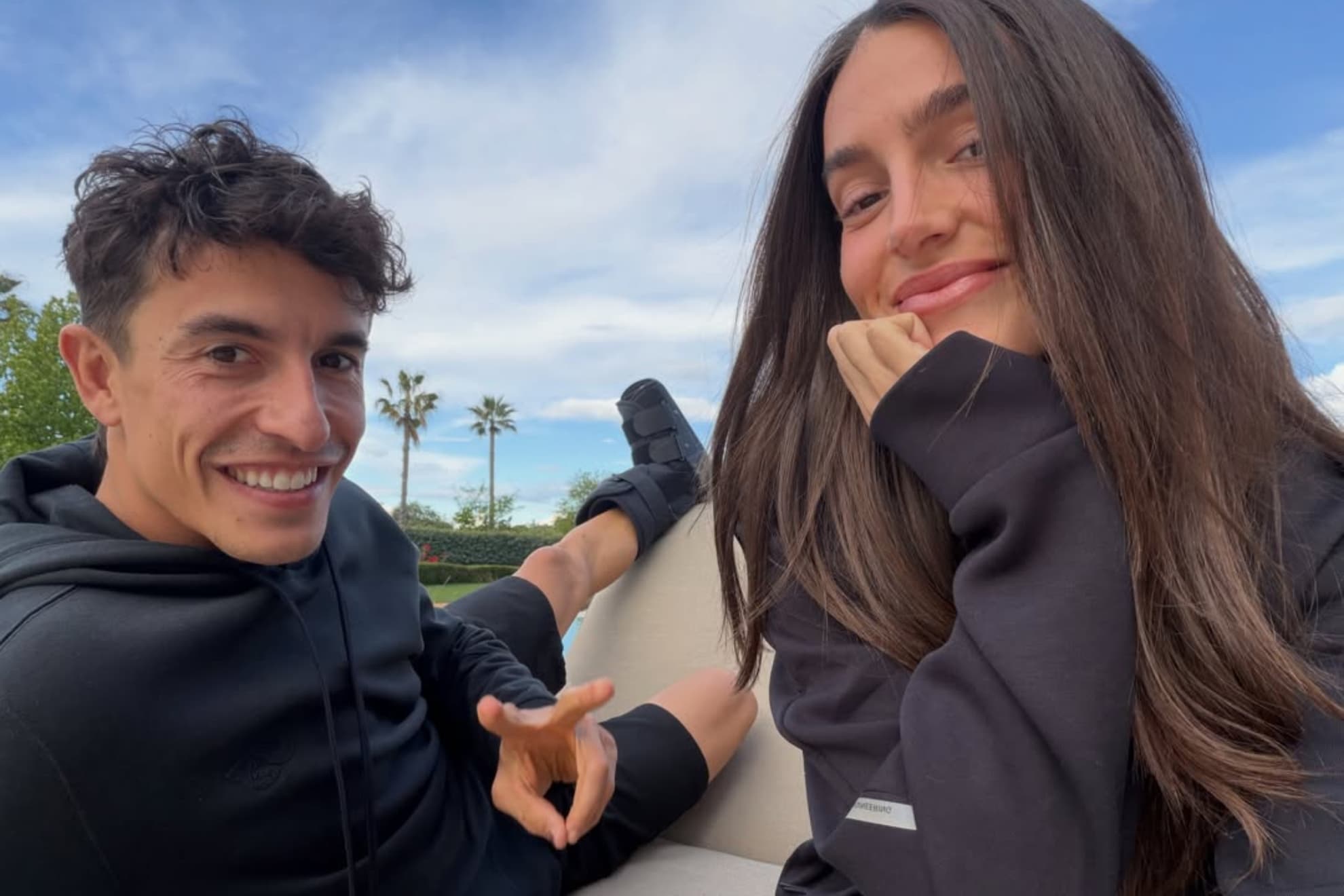 Marc Márquez, con su novia, Gemma Pinto, en Madrid.