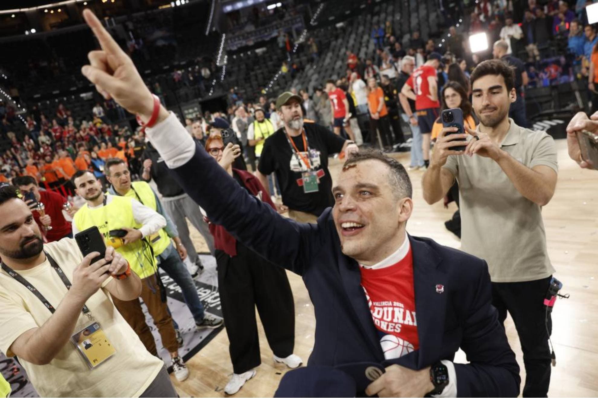 Galbiati, eufórico tras conquistar con el Baskonia la Copa del Rey.