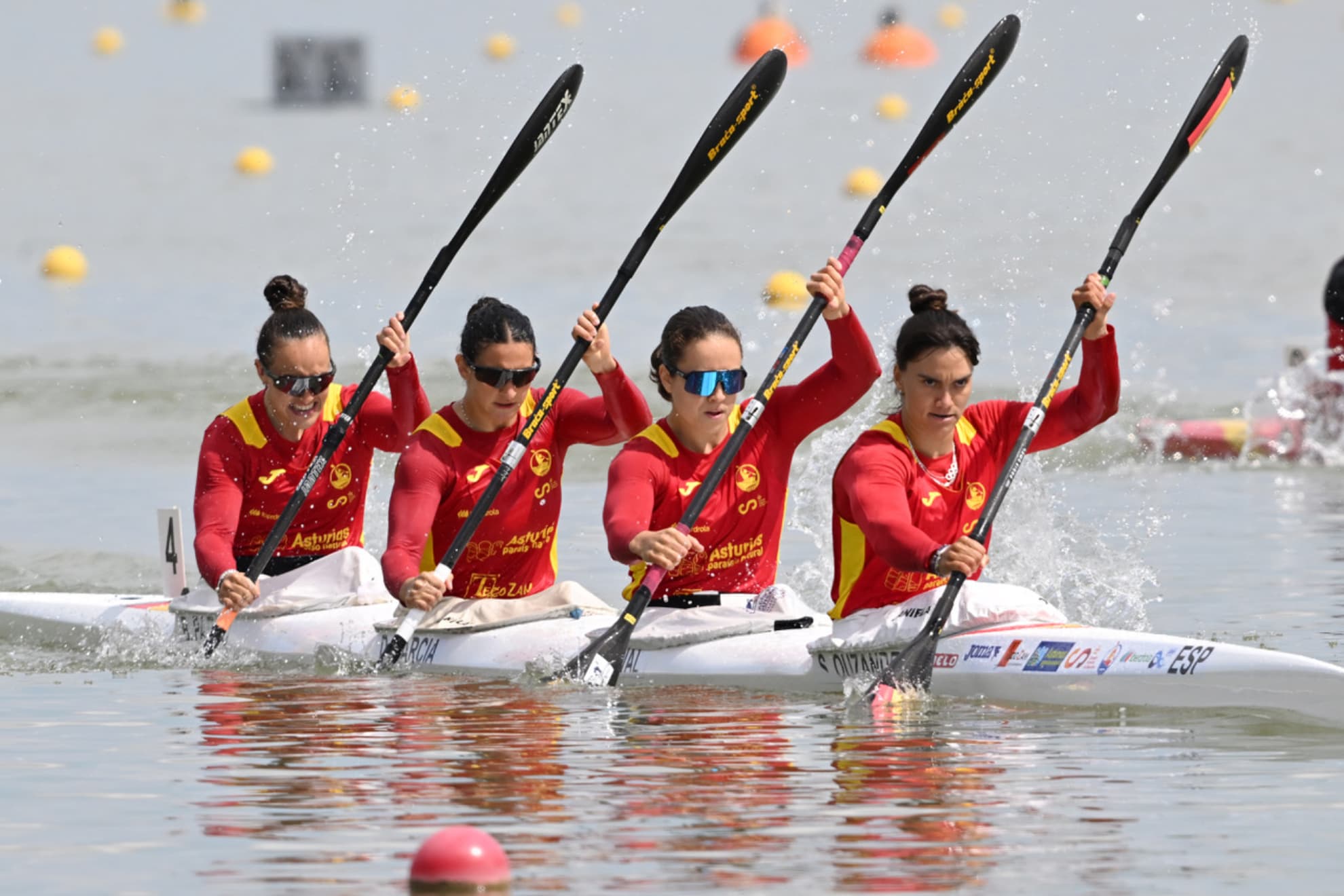 Sara Ouzande, Lucía Val, Daniela García y Bárbara Pardo durante una regata.