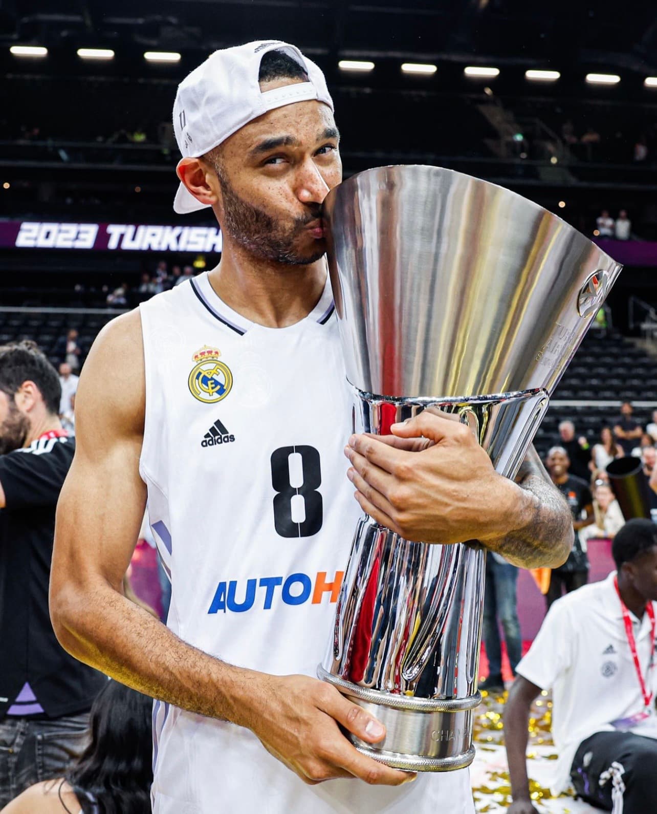 Adam Hanga, con el trofeo de la Euroliga en el 2023.