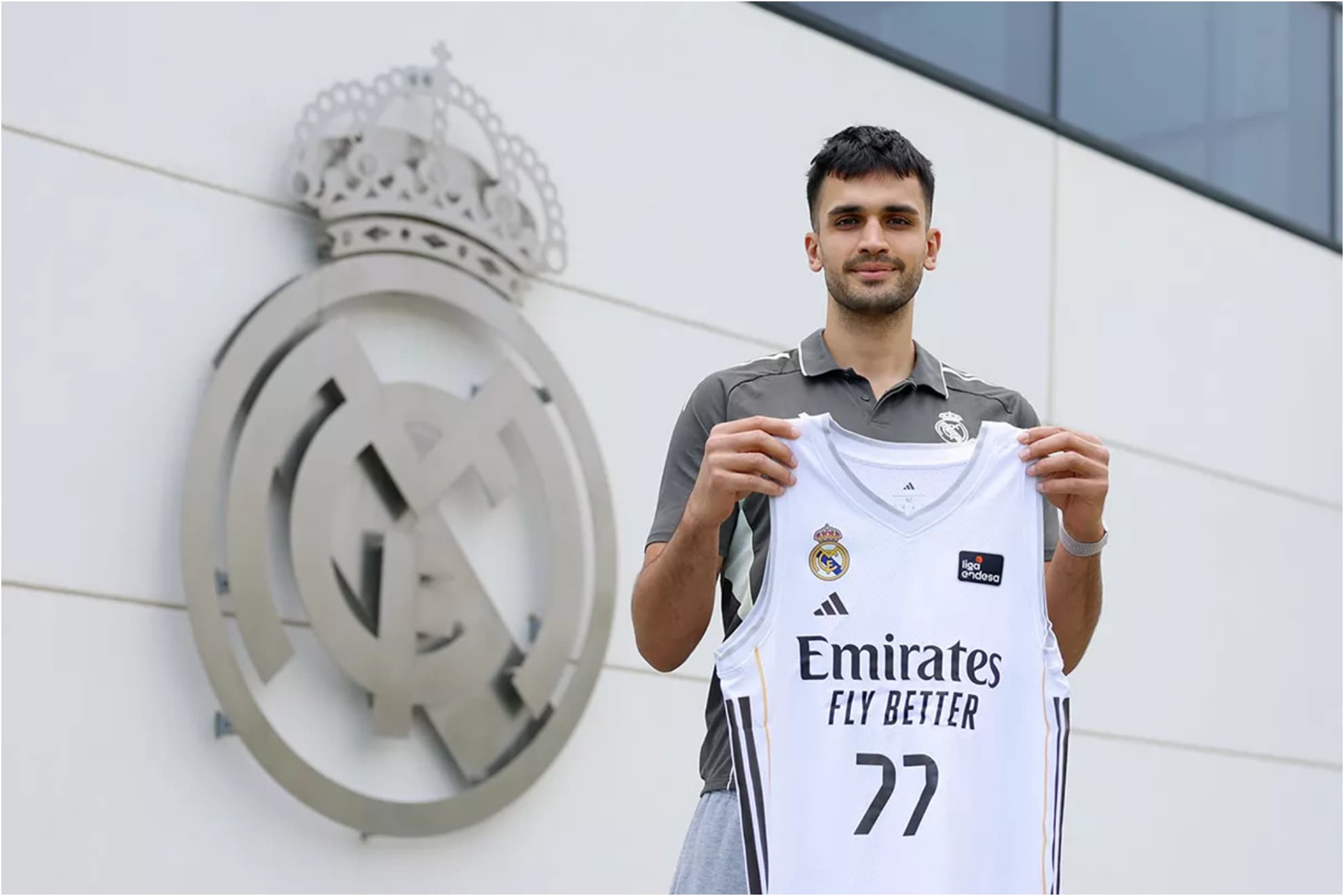 Ömer Yurtseven, con la camiseta del Real Madrid.