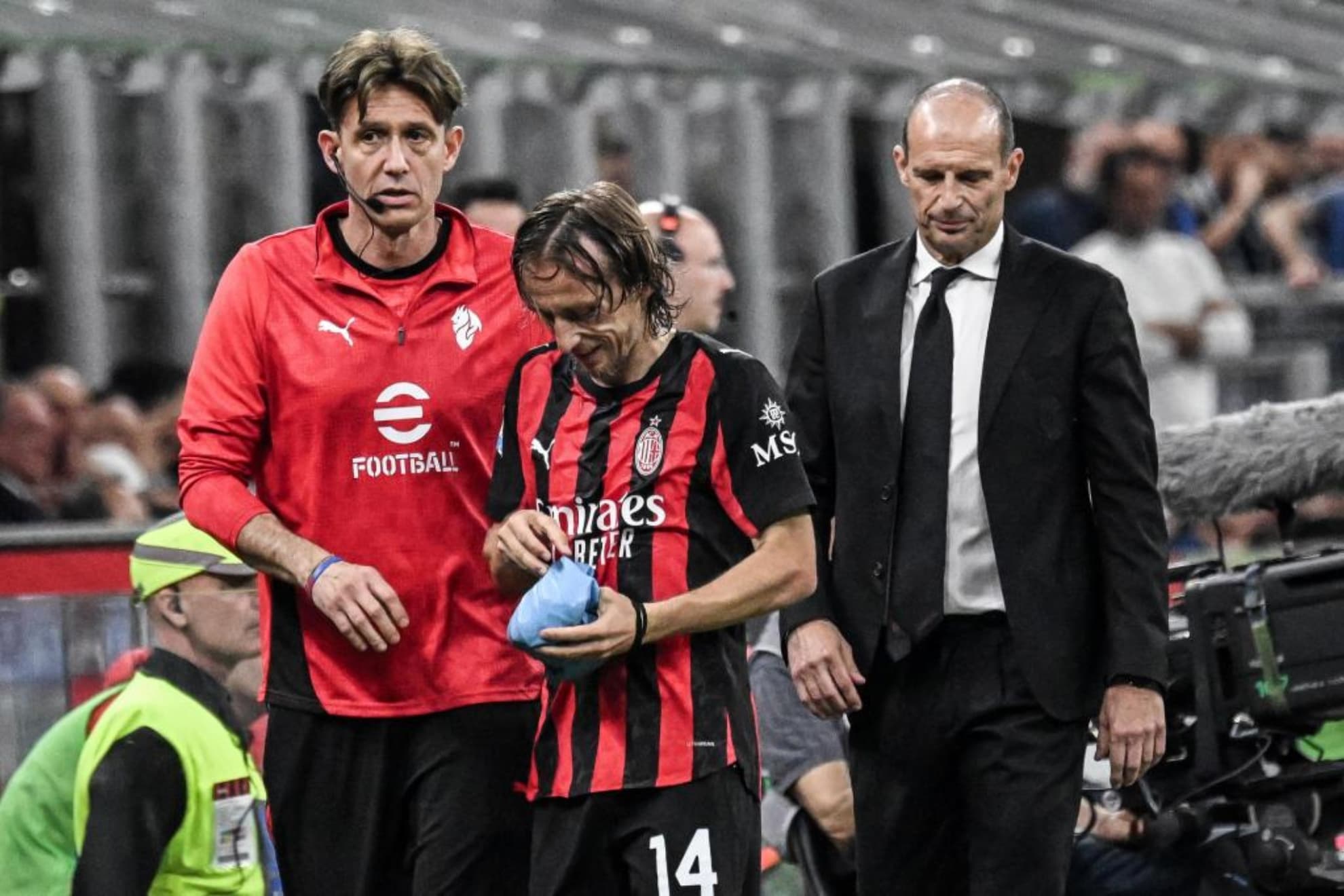 Luka Modric se retira tras fracturarse el pómulo contra la Juventus.