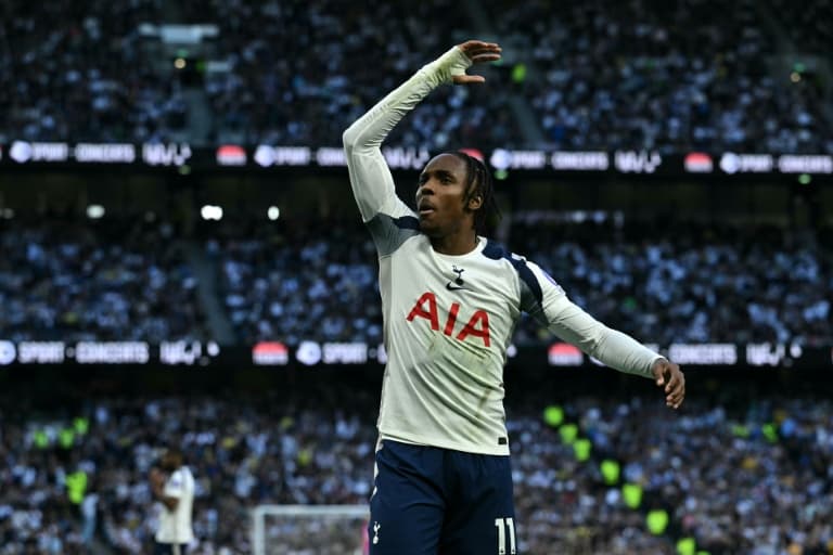 Leeds draw leaves Spurs deep in relegation peril