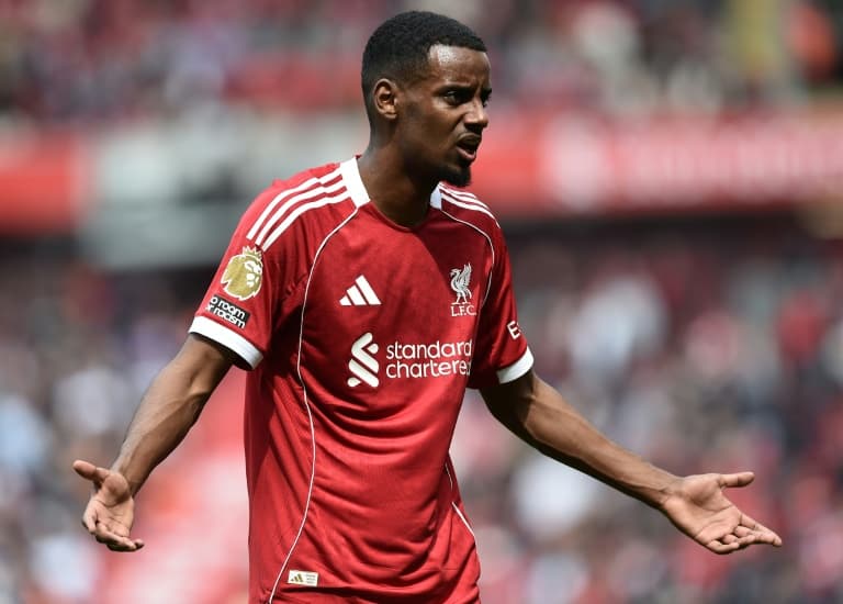 Liverpool frustrated by Chelsea draw, Man Utd held at Sunderland