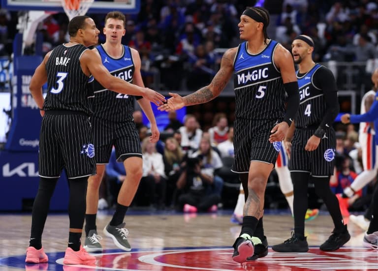 Magic hold off Pistons for 2-1 series lead