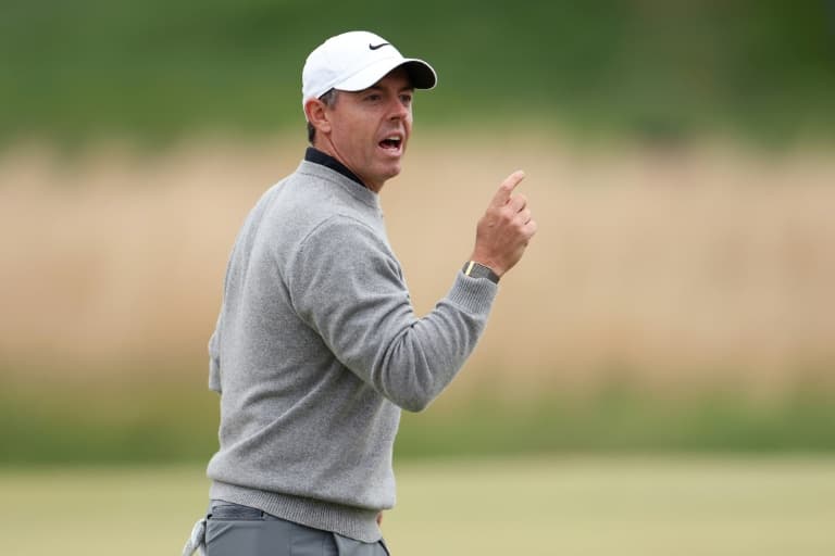 McIlroy, back in PGA hunt, blames bad setup for lead logjam