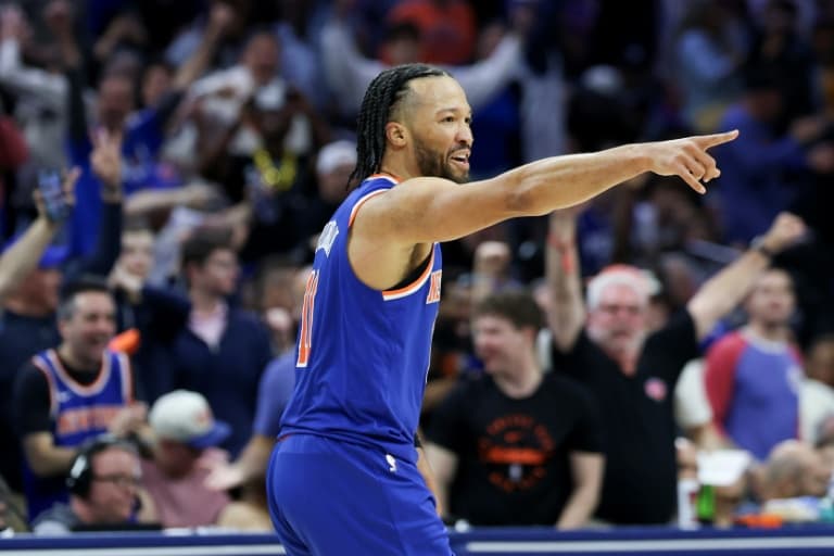 Knicks sweep past 76ers into NBA Eastern Conference finals