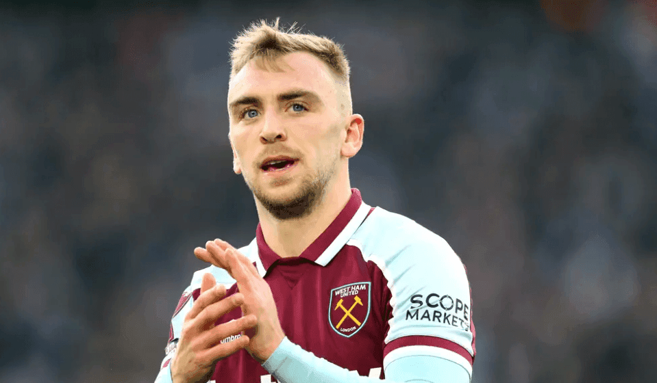 Liverpool urged to sign Premier League ‘legend’ as Mohamed Salah replacement