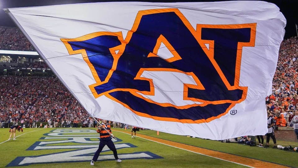 Key tight end target commits to Auburn over Alabama, Florida