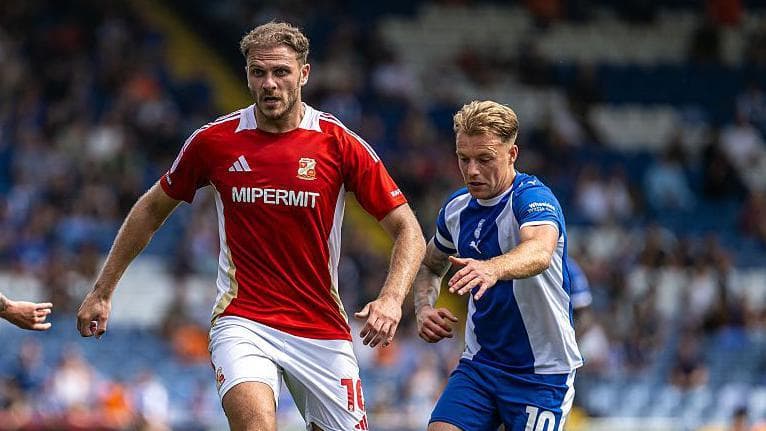 Striker Smith signs new one-year Swindon deal