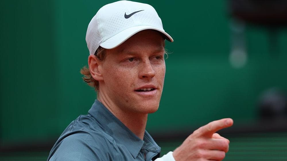 Sinner beats Alcaraz to return to world top spot