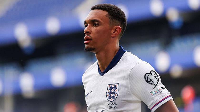 Alexander-Arnold omission 'mind-boggling' to Rooney