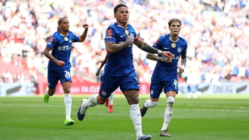 Analysis: Fernandez lifts gloom