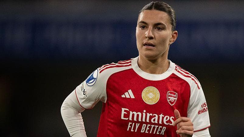 Arsenal defender Catley signs new contract