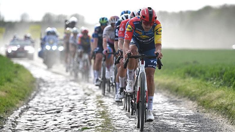 Brand suffers neck pain after fan collision in Paris-Roubaix