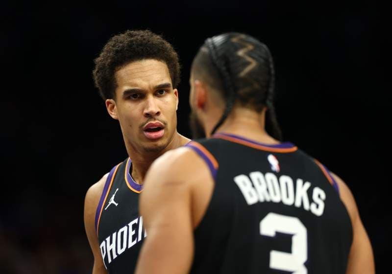 Phoenix Suns fans frustrated with one starter in first half of Game 2 vs Thunder